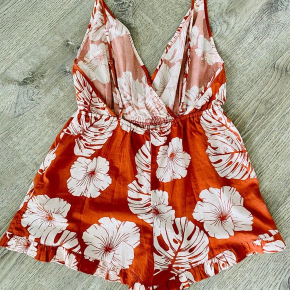 Roxy Flower Romper. NWOT - Picture 3 of 3